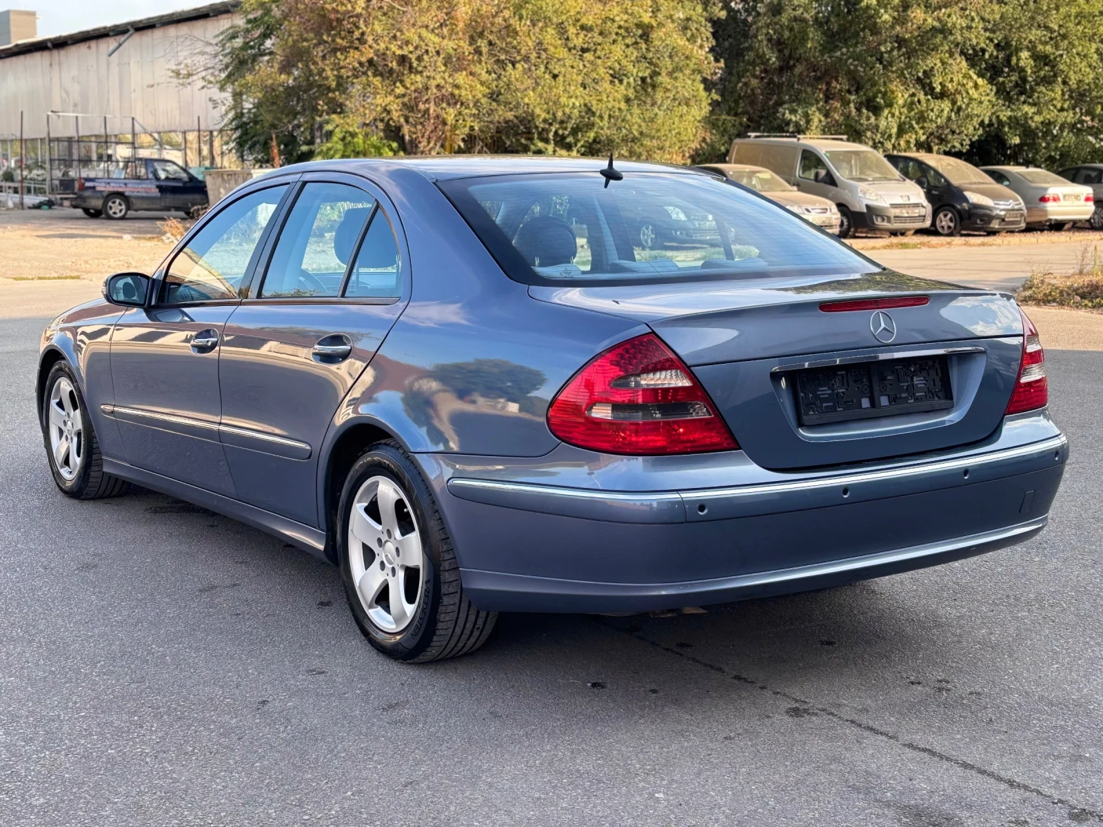 Mercedes-Benz E 220 2.2CDI Автоматик Avantgarde, снимка 3 - Автомобили и джипове - 56158282