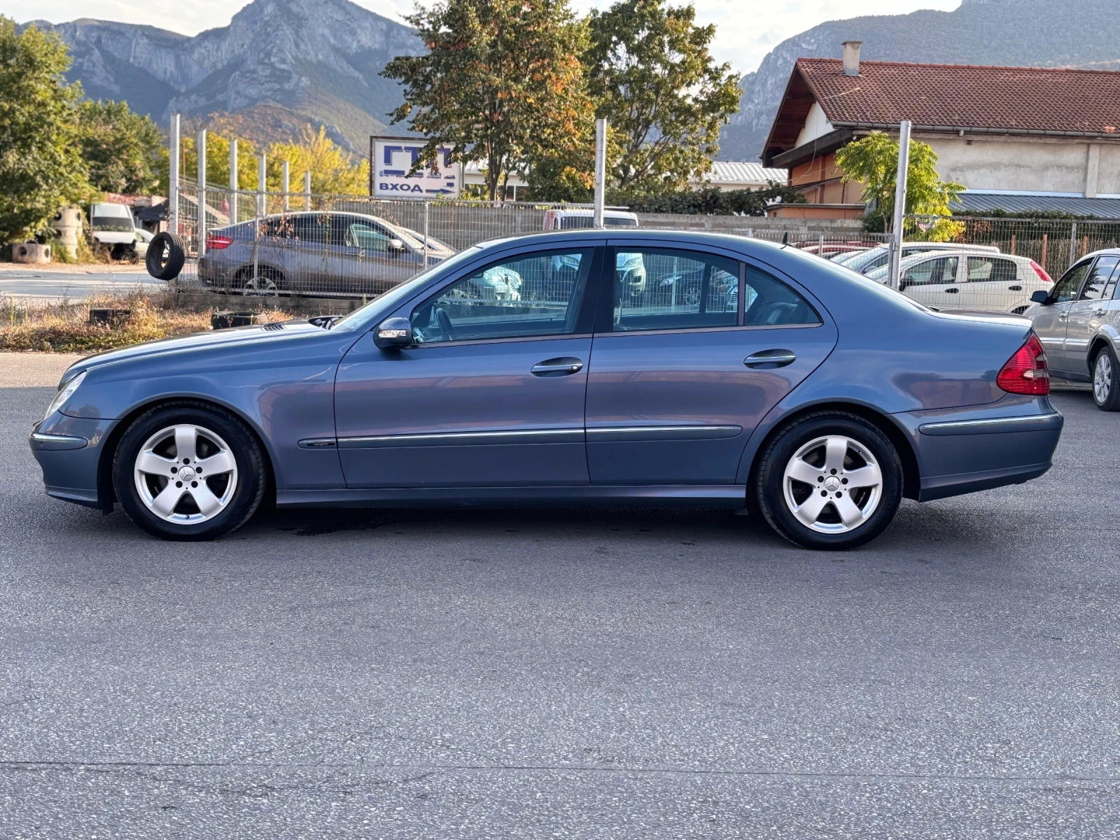 Mercedes-Benz E 220 2.2CDI Автоматик Avantgarde, снимка 2 - Автомобили и джипове - 56158282