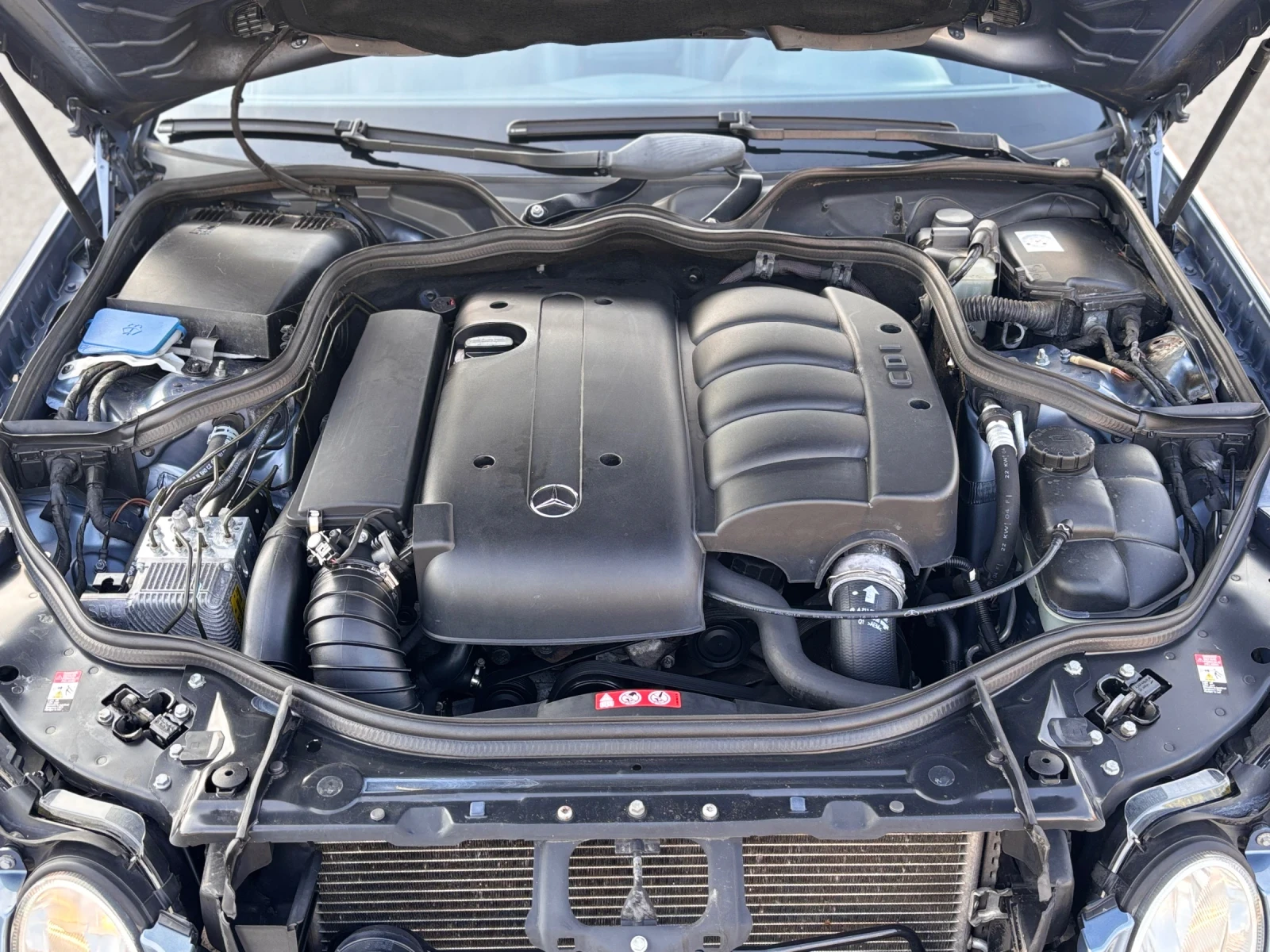 Mercedes-Benz E 220 2.2CDI Автоматик Avantgarde, снимка 17 - Автомобили и джипове - 56158282