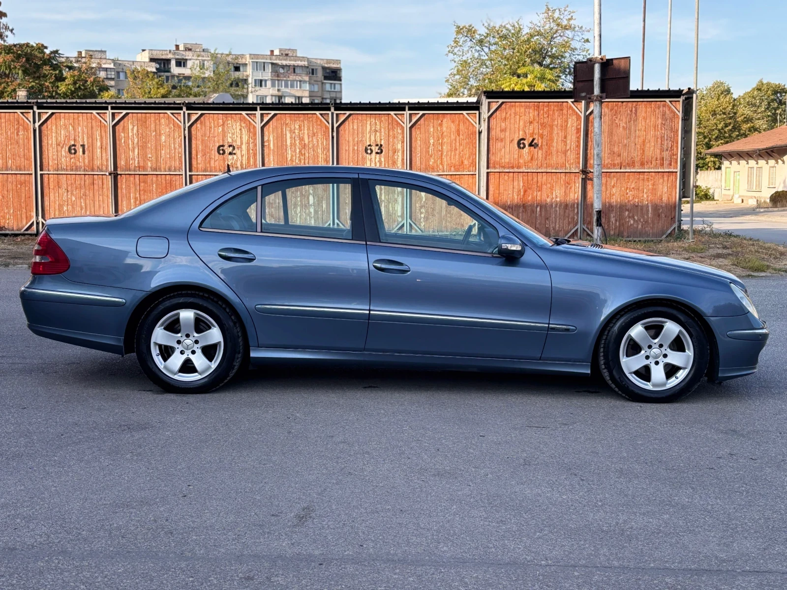 Mercedes-Benz E 220 2.2CDI Автоматик Avantgarde, снимка 6 - Автомобили и джипове - 56158282