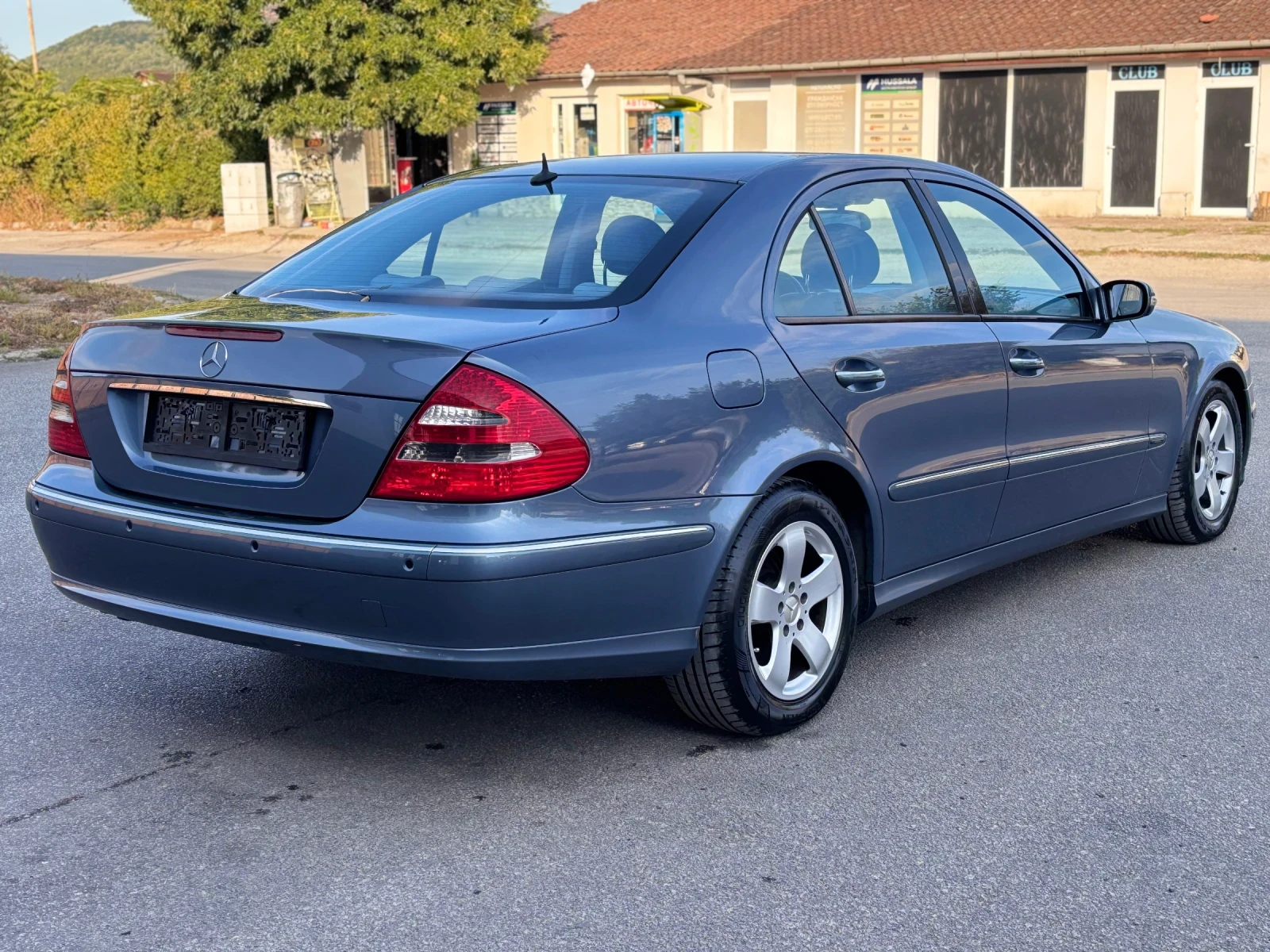 Mercedes-Benz E 220 2.2CDI Автоматик Avantgarde, снимка 5 - Автомобили и джипове - 56158282