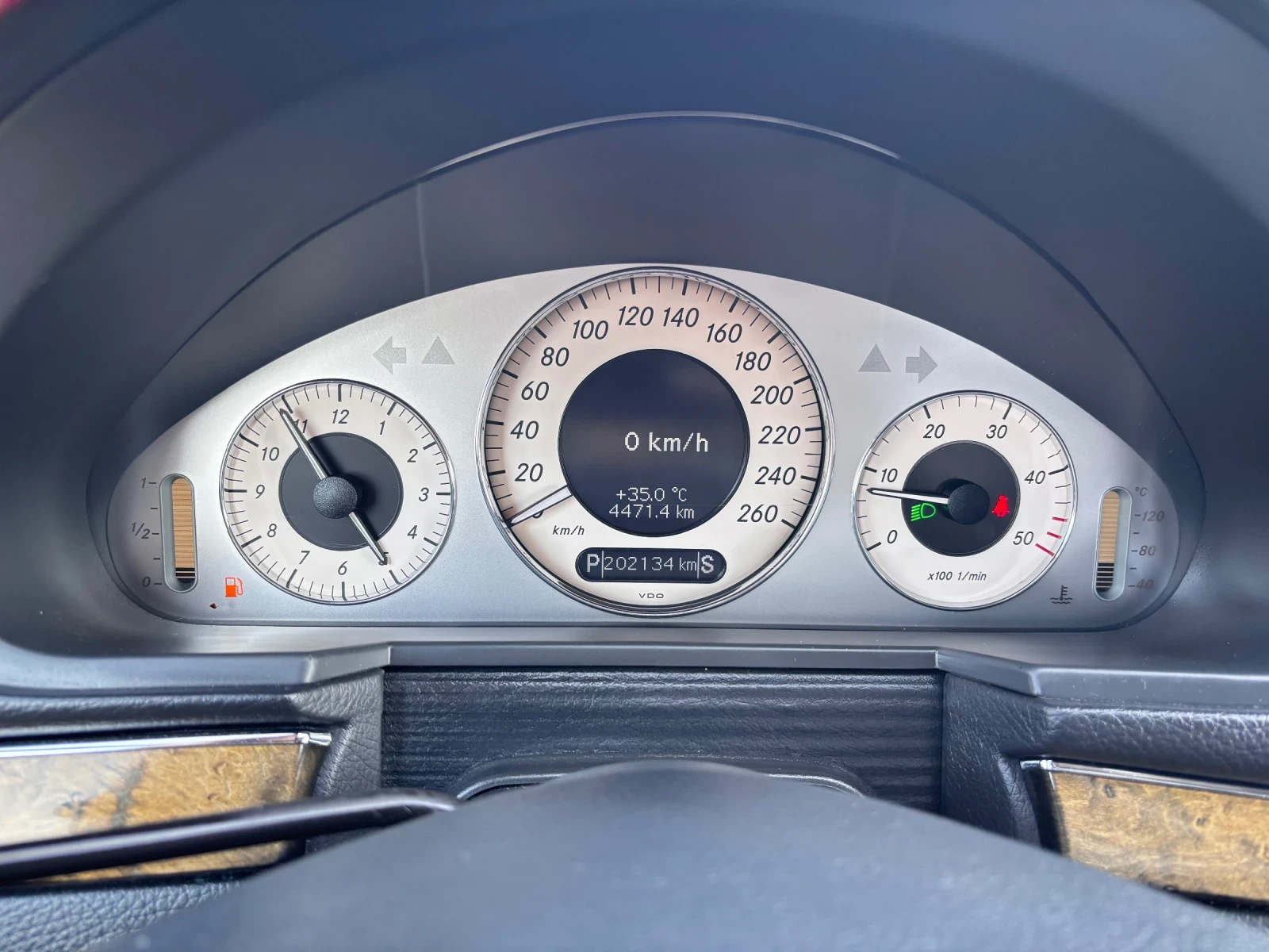 Mercedes-Benz E 220 2.2CDI Автоматик Avantgarde, снимка 14 - Автомобили и джипове - 56158282