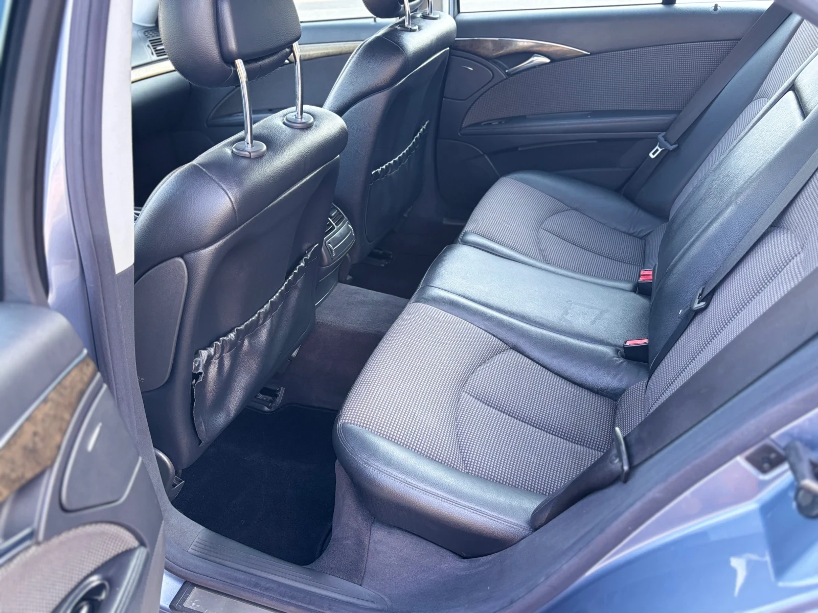 Mercedes-Benz E 220 2.2CDI Автоматик Avantgarde, снимка 16 - Автомобили и джипове - 56158282