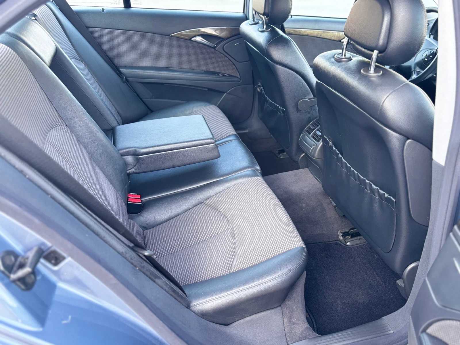 Mercedes-Benz E 220 2.2CDI Автоматик Avantgarde, снимка 15 - Автомобили и джипове - 56158282