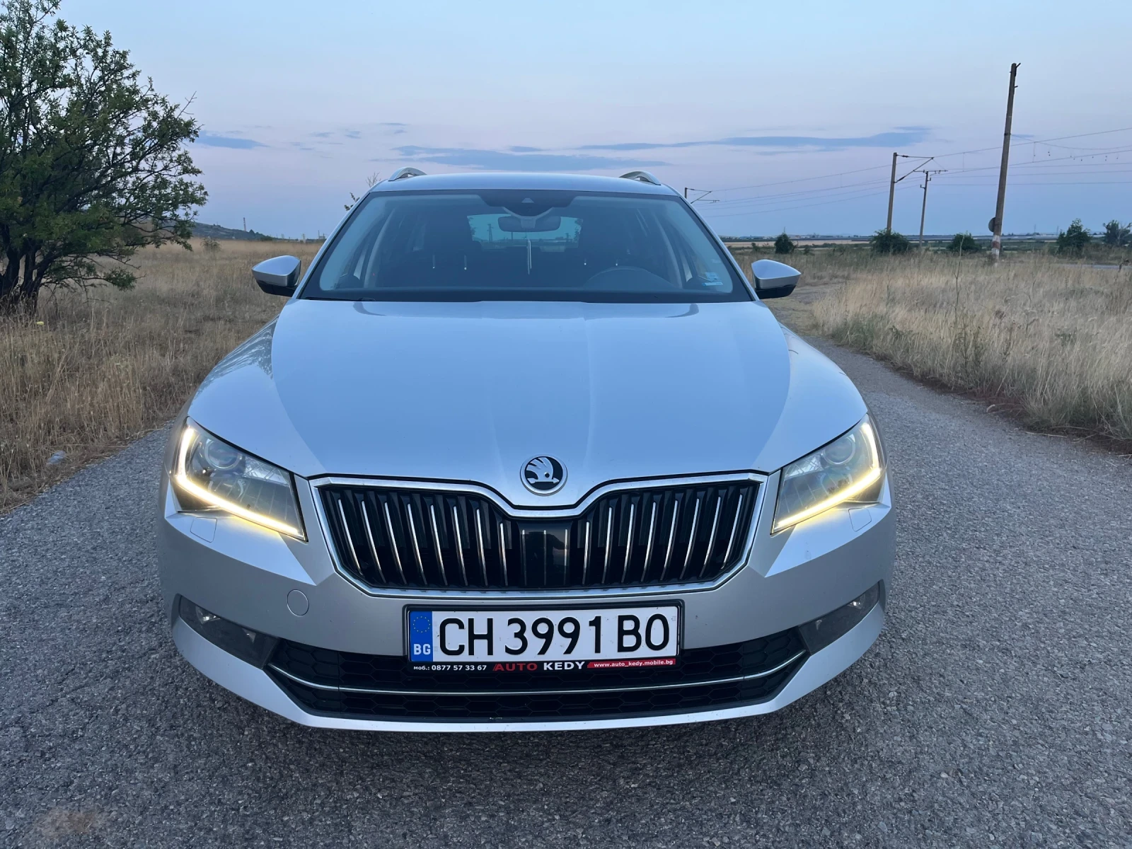 Skoda Superb 2.0TDI Facelift, снимка 2 - Автомобили и джипове - 56378286