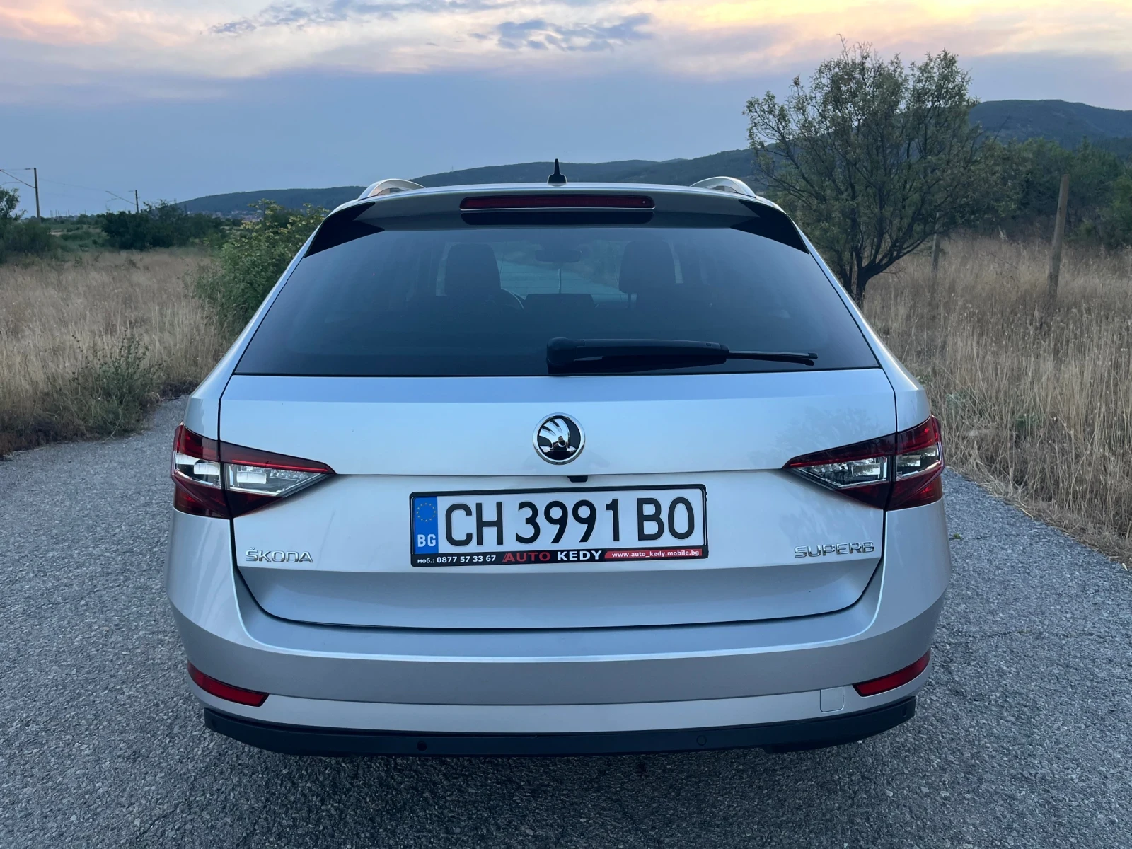 Skoda Superb 2.0TDI Facelift, снимка 6 - Автомобили и джипове - 56378286