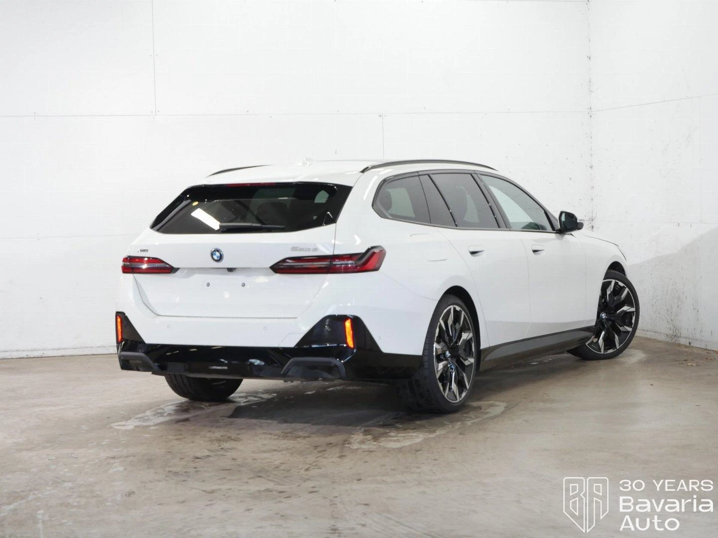 BMW 550 e xDrive Touring Steptronic, снимка 3 - Автомобили и джипове - 56506186