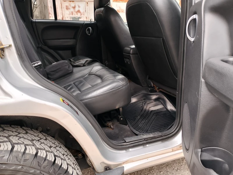 Jeep Cherokee Limited 2.8 150 Automat, снимка 12 - Автомобили и джипове - 44356191