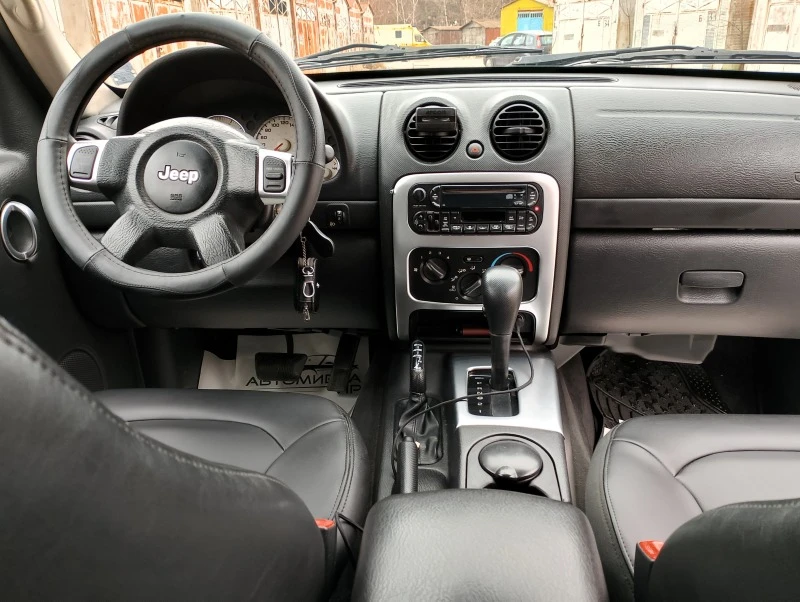 Jeep Cherokee Limited 2.8 150 Automat, снимка 13 - Автомобили и джипове - 44356191