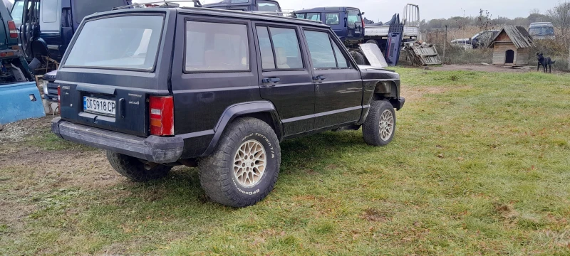 Jeep Cherokee 2.5 Бензин на части, снимка 1 - Автомобили и джипове - 48116212