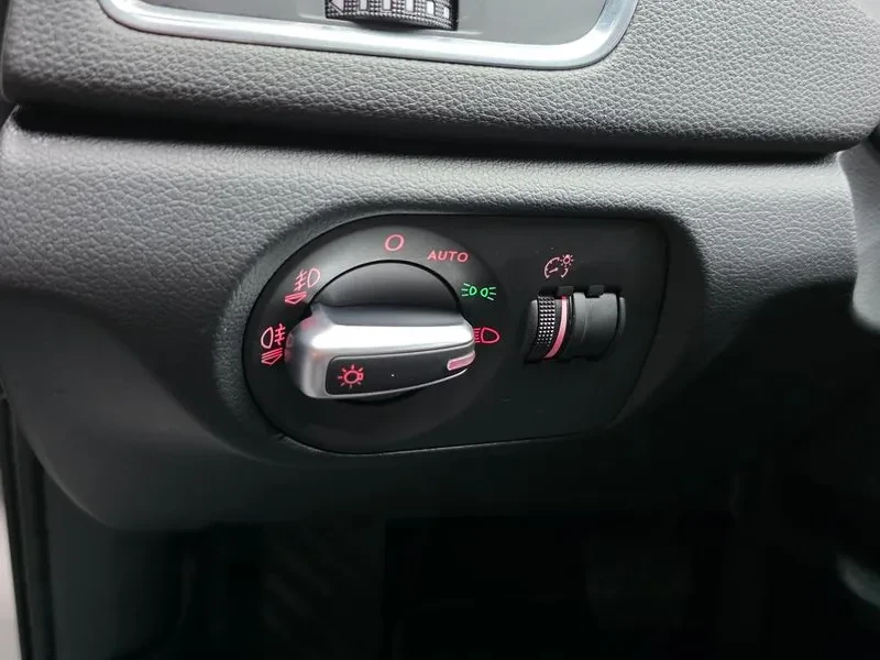 Audi Q3 2.0 TDI Quattro - САМО 30% АВАНС, снимка 17 - Автомобили и джипове - 56066425
