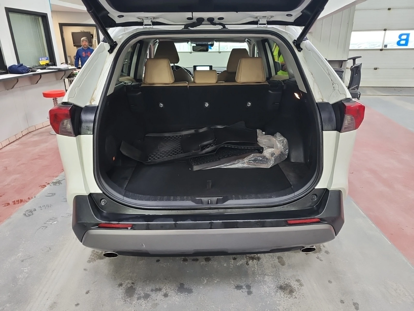 Toyota Rav4 HYBRID LIMITED * * CARFAX * * АВТО КРЕДИТ * * , снимка 5 - Автомобили и джипове - 54611391
