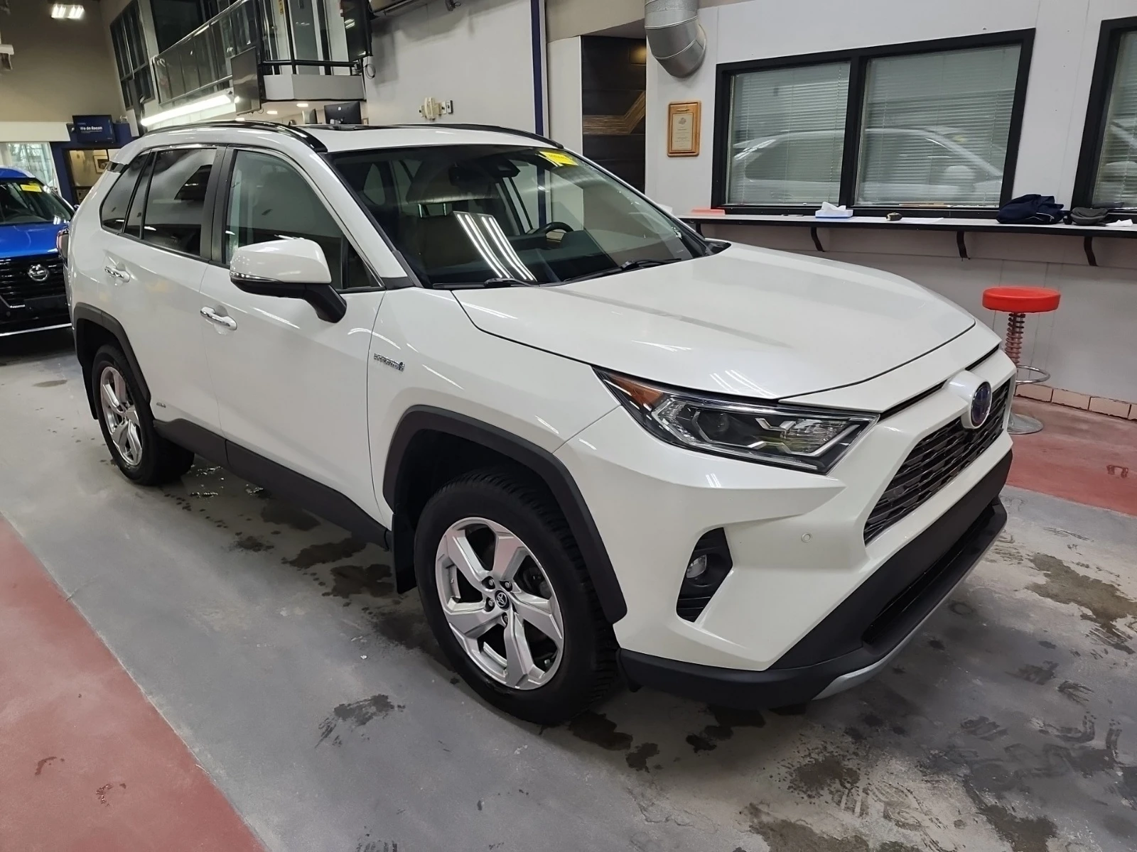 Toyota Rav4 HYBRID LIMITED * * CARFAX * * АВТО КРЕДИТ * * , снимка 2 - Автомобили и джипове - 54611391