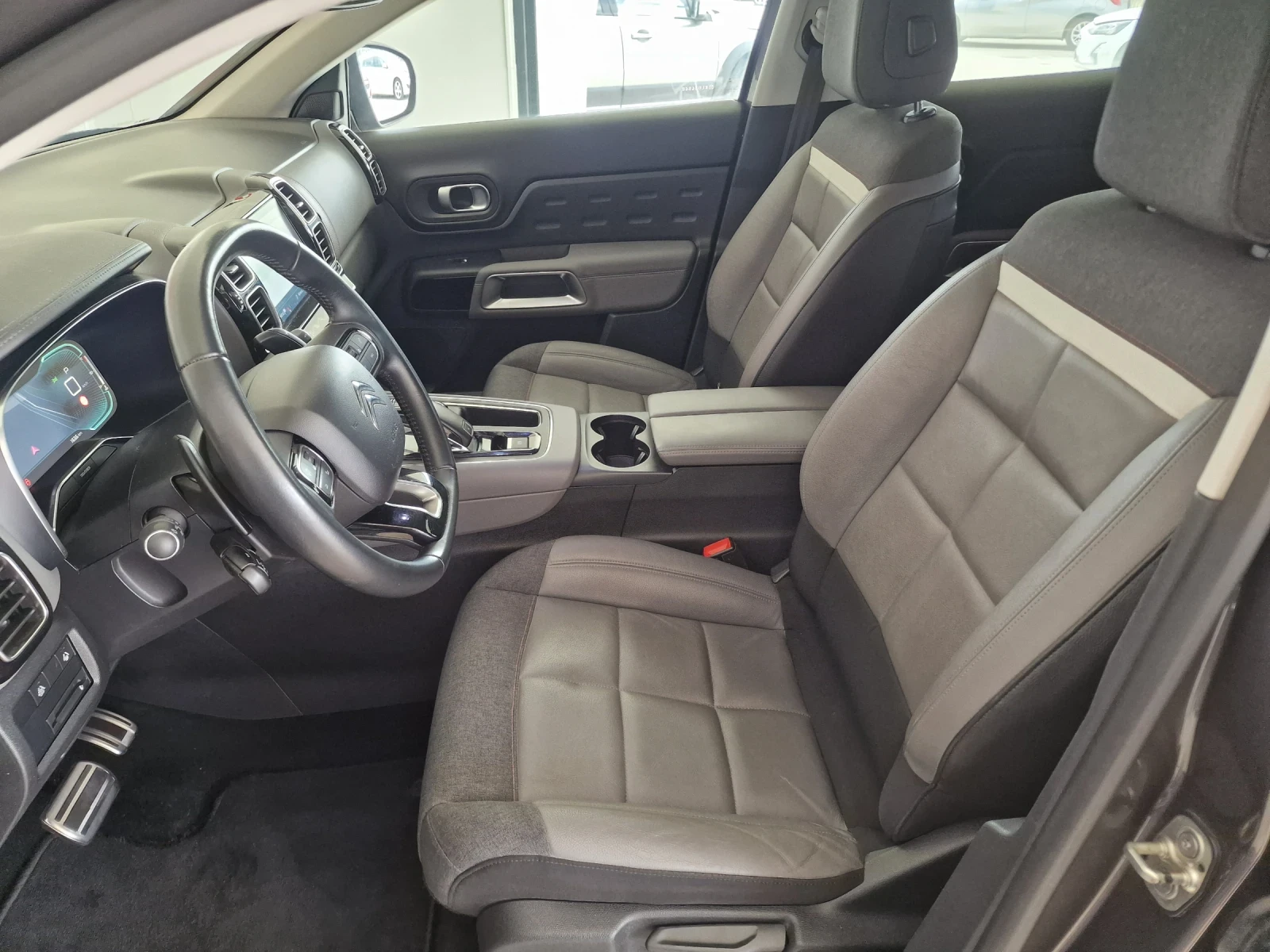 Citroen C5 Aircross 1.5 131kc SHINE TOP, снимка 9 - Автомобили и джипове - 55265499