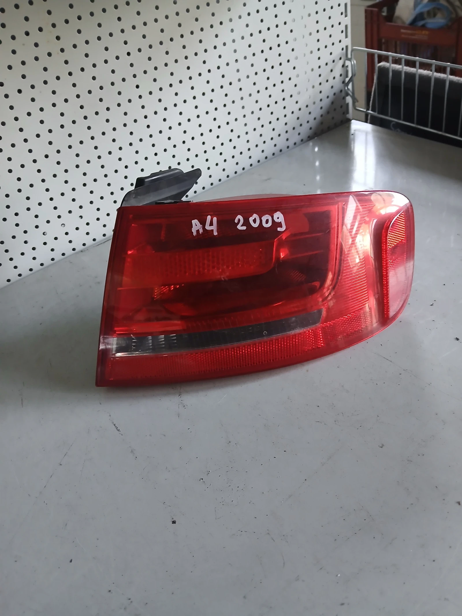 8K5 945 096 E стоп десен Audi A4 B8 седан