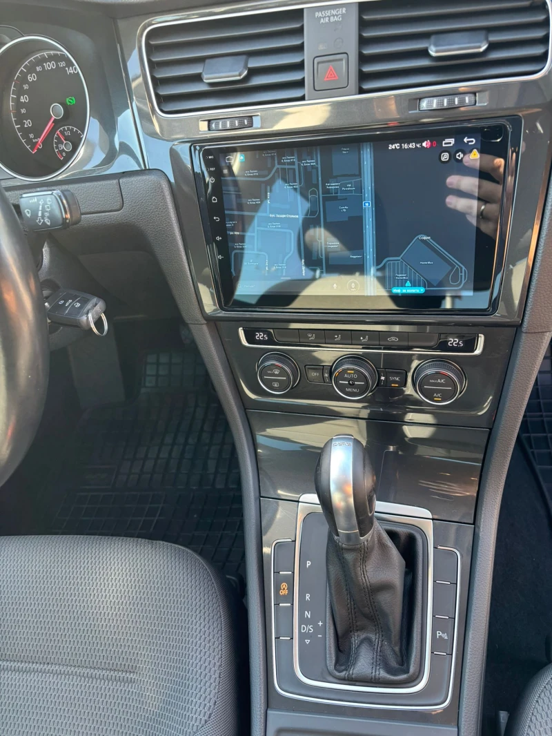 VW Golf 1.6TDI, снимка 10 - Автомобили и джипове - 52140919