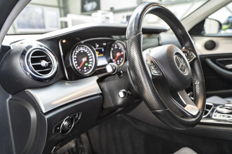 Mercedes-Benz E 200 AVANTGARDE* 9G* 2018, снимка 17 - Автомобили и джипове - 52197033