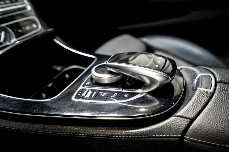 Mercedes-Benz E 200 AVANTGARDE* 9G* 2018, снимка 11 - Автомобили и джипове - 52197033