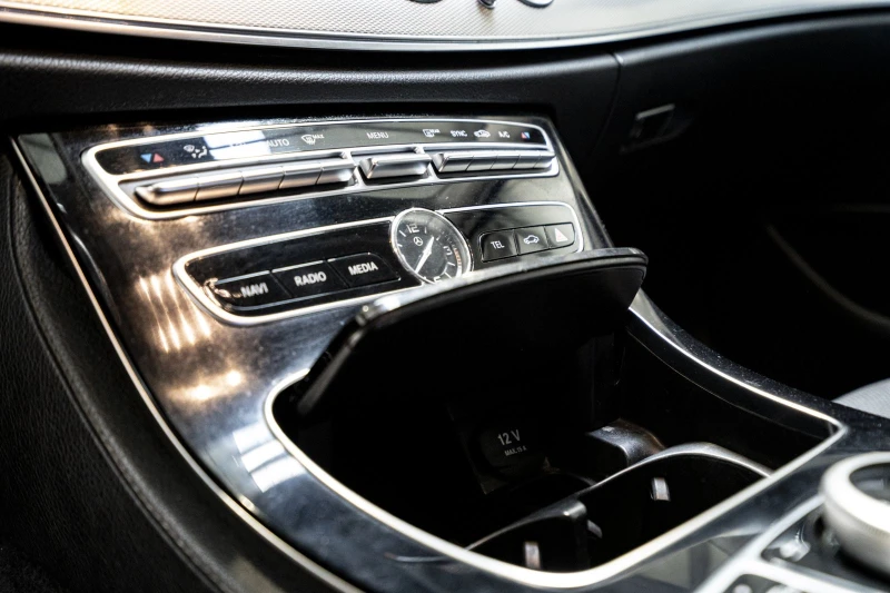 Mercedes-Benz E 200 AVANTGARDE* 9G* 2018, снимка 16 - Автомобили и джипове - 52197033