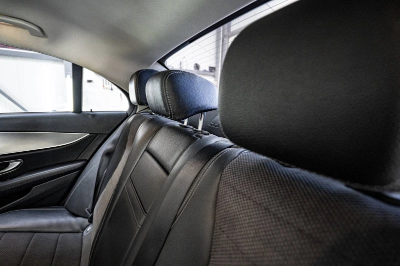 Mercedes-Benz E 200 AVANTGARDE* 9G* 2018, снимка 9 - Автомобили и джипове - 52197033