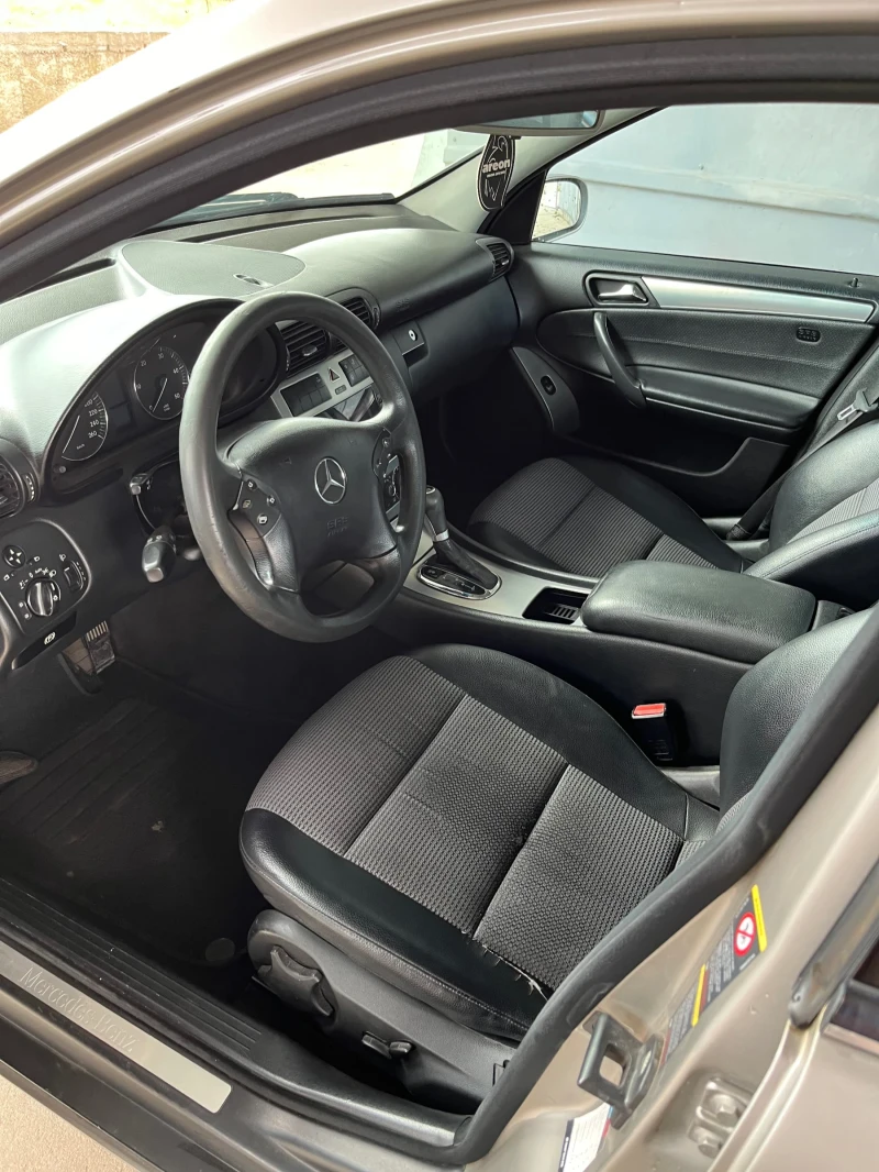 Mercedes-Benz C 220 CDI AVANGARD, снимка 9 - Автомобили и джипове - 52432479