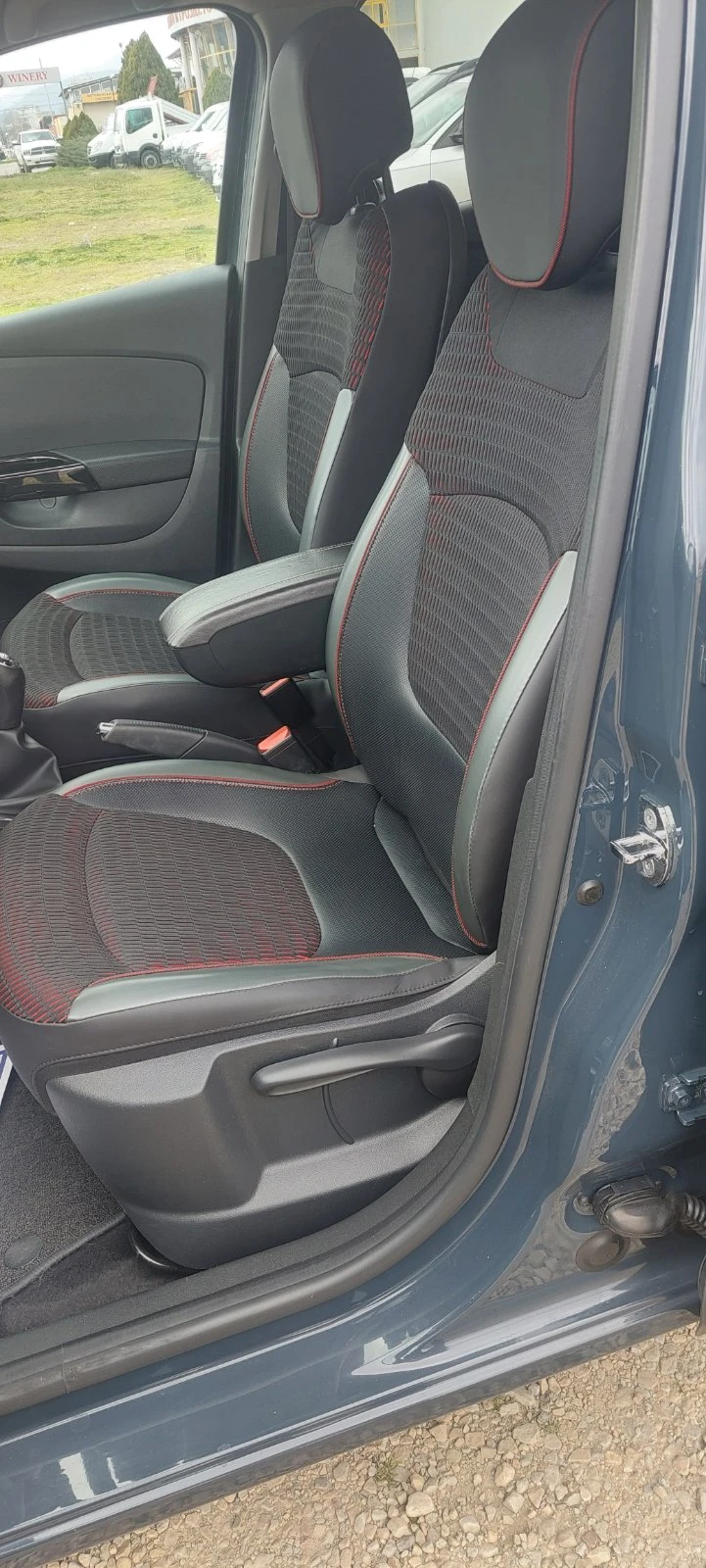 Renault Captur 1.5 dci EUR 6B, снимка 14 - Автомобили и джипове - 53918450