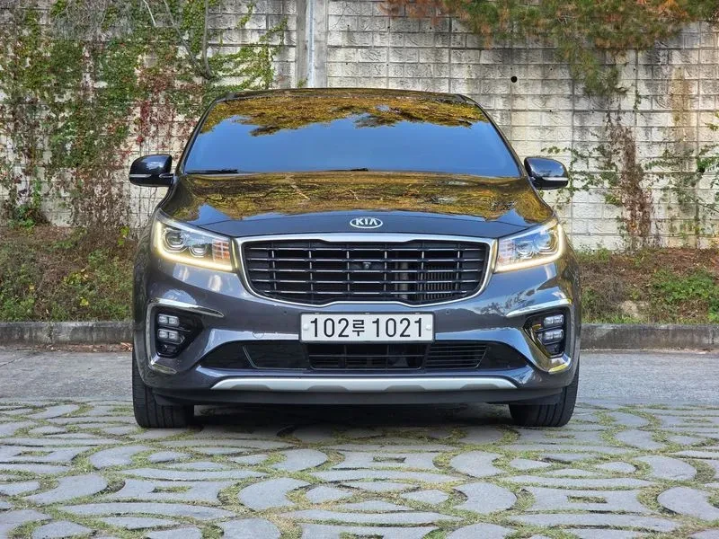 Kia Carnival 2.2D 9-Seater Noblesse Special, снимка 3 - Автомобили и джипове - 56699251