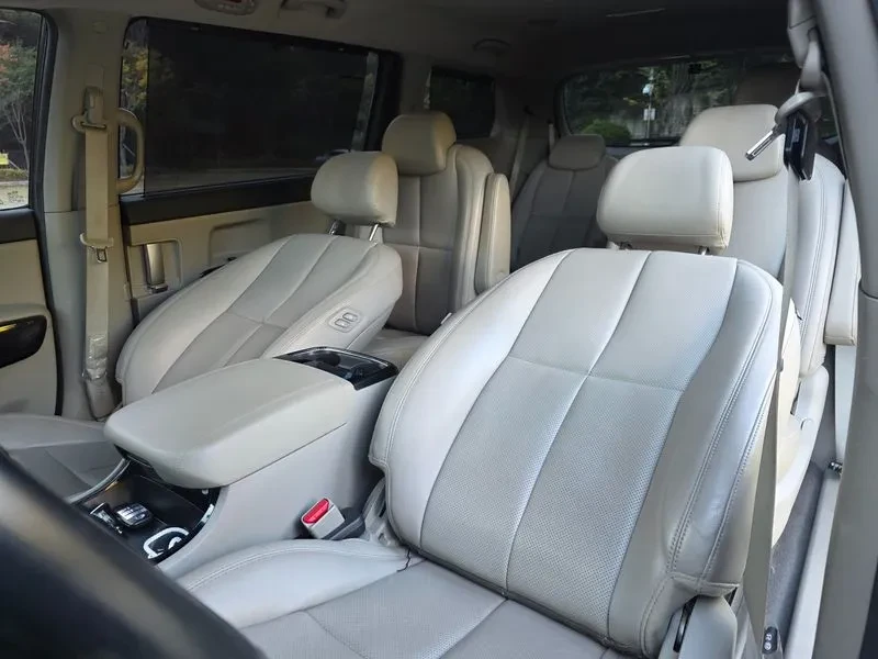 Kia Carnival 2.2D 9-Seater Noblesse Special, снимка 10 - Автомобили и джипове - 56699251