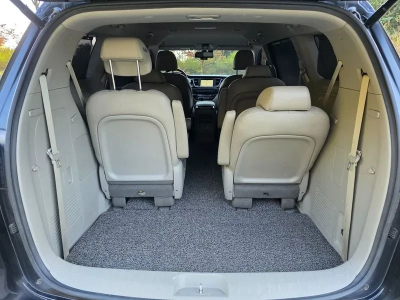 Kia Carnival 2.2D 9-Seater Noblesse Special, снимка 13 - Автомобили и джипове - 56699251