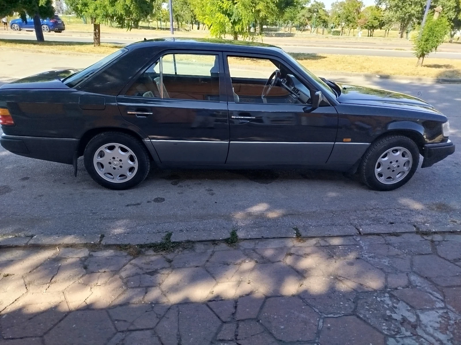 Mercedes-Benz 124  - изображение 9