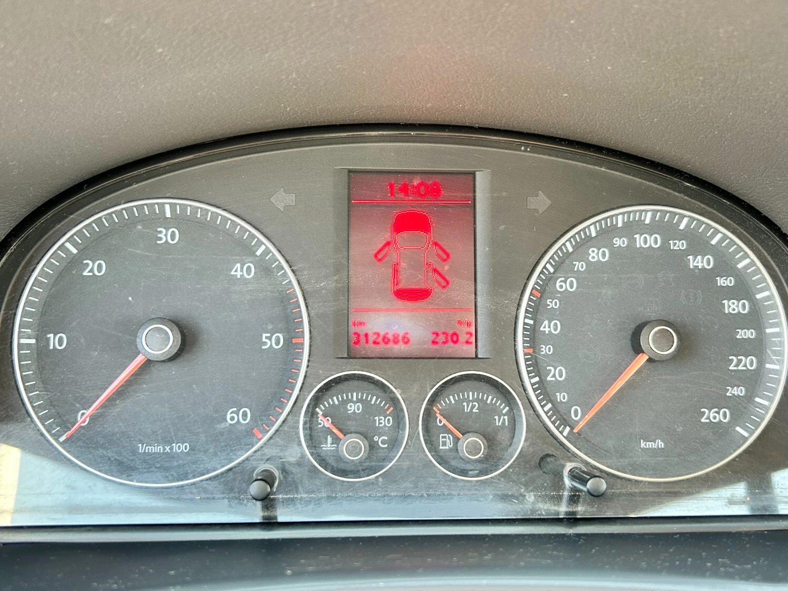 VW Touran 2.0 TDI - изображение 10