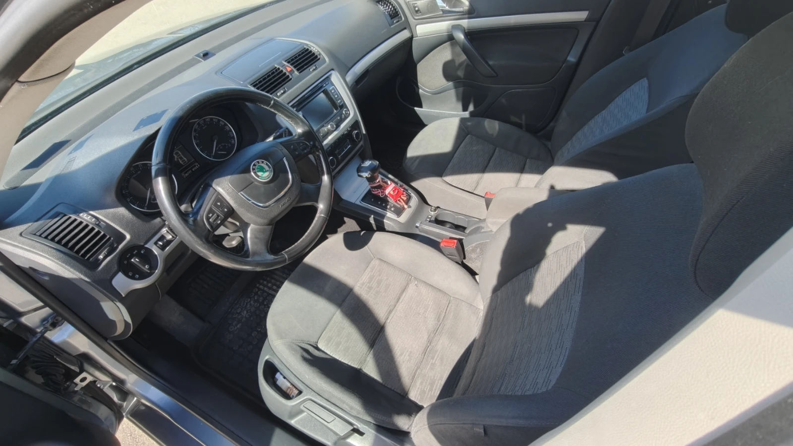 Skoda Octavia 1.6, снимка 9 - Автомобили и джипове - 53796926