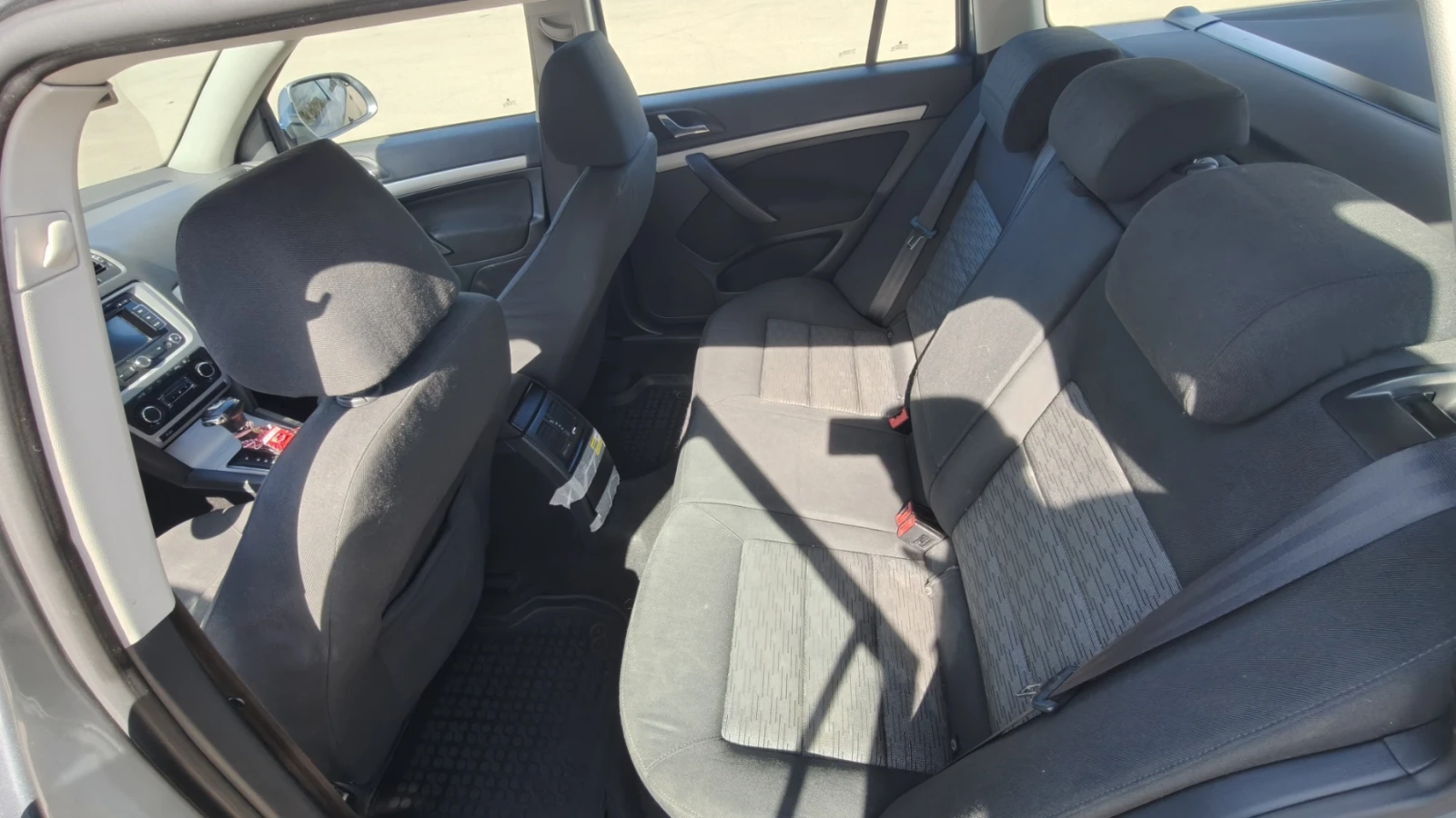 Skoda Octavia 1.6, снимка 10 - Автомобили и джипове - 53796926