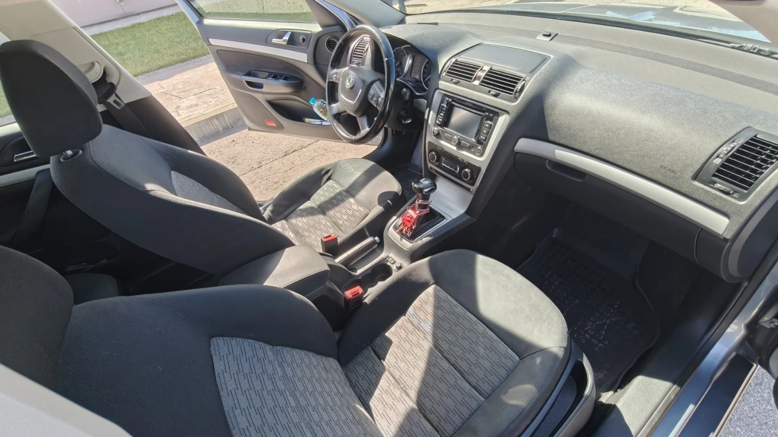 Skoda Octavia 1.6, снимка 12 - Автомобили и джипове - 53796926