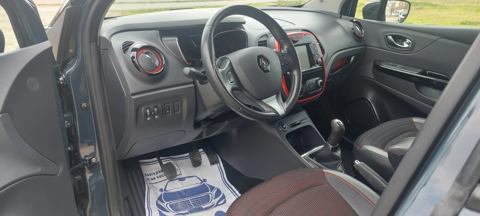 Renault Captur 1.5 dci EUR 6B, снимка 13 - Автомобили и джипове - 53918450