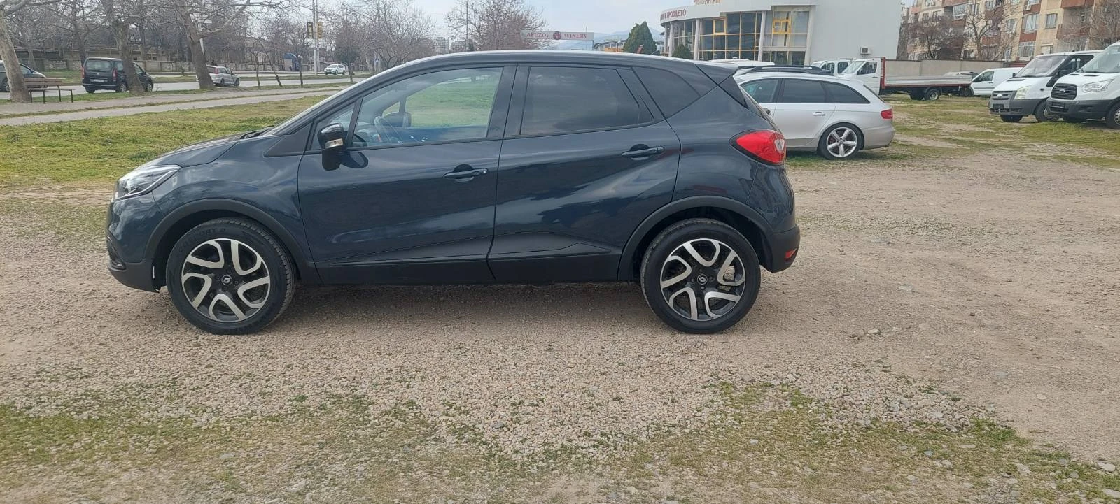 Renault Captur 1.5 dci EUR 6B, снимка 4 - Автомобили и джипове - 53918450
