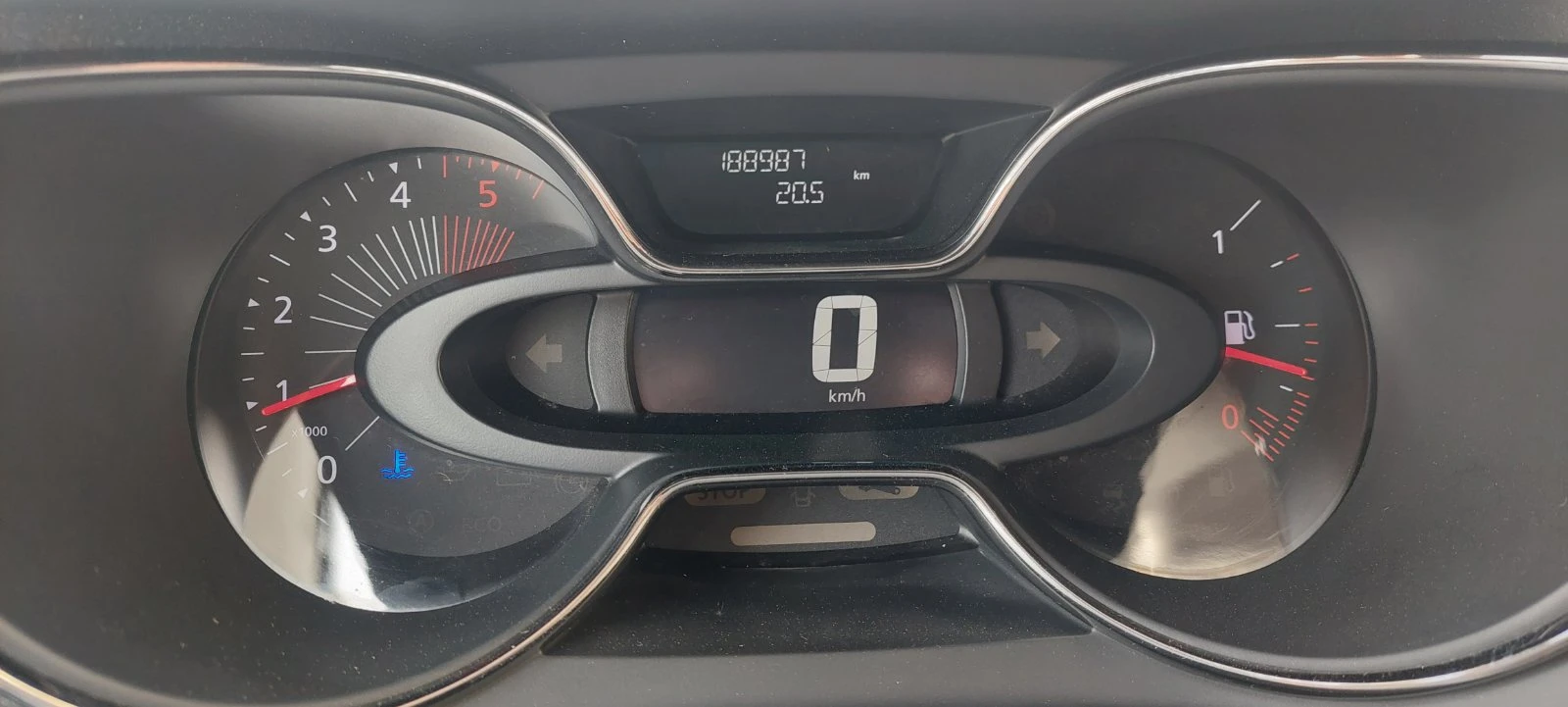 Renault Captur 1.5 dci EUR 6B, снимка 11 - Автомобили и джипове - 53918450