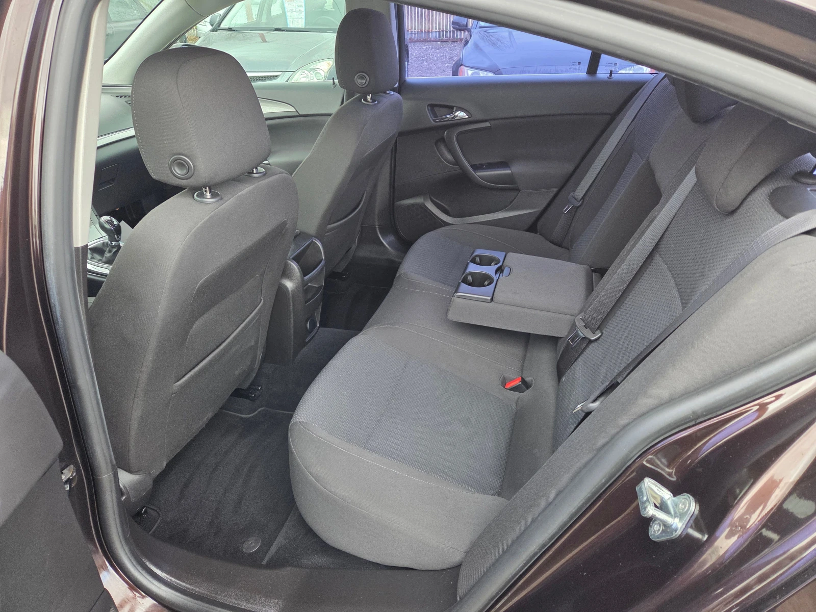 Opel Insignia 1.6 CDTI/FACELIFT/TOP, снимка 9 - Автомобили и джипове - 54088267