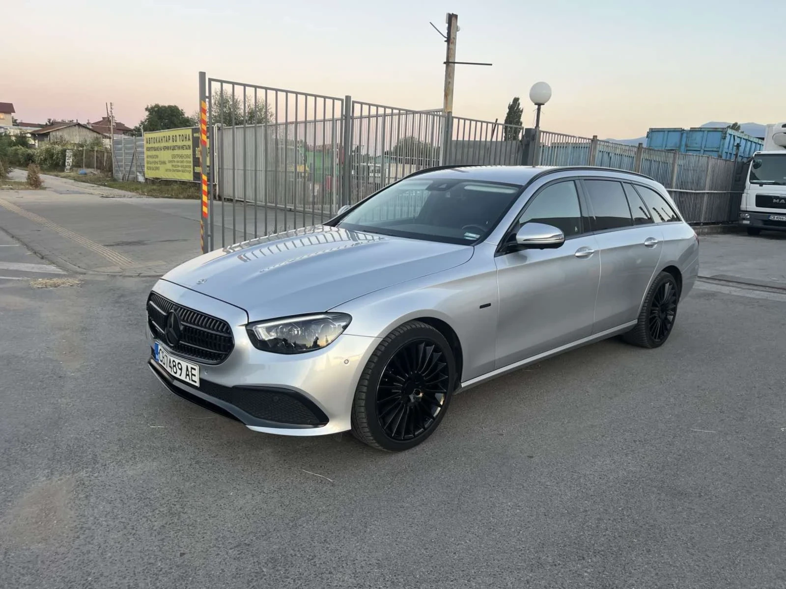 Mercedes-Benz E 300 Hybrid , снимка 2 - Автомобили и джипове - 54209592