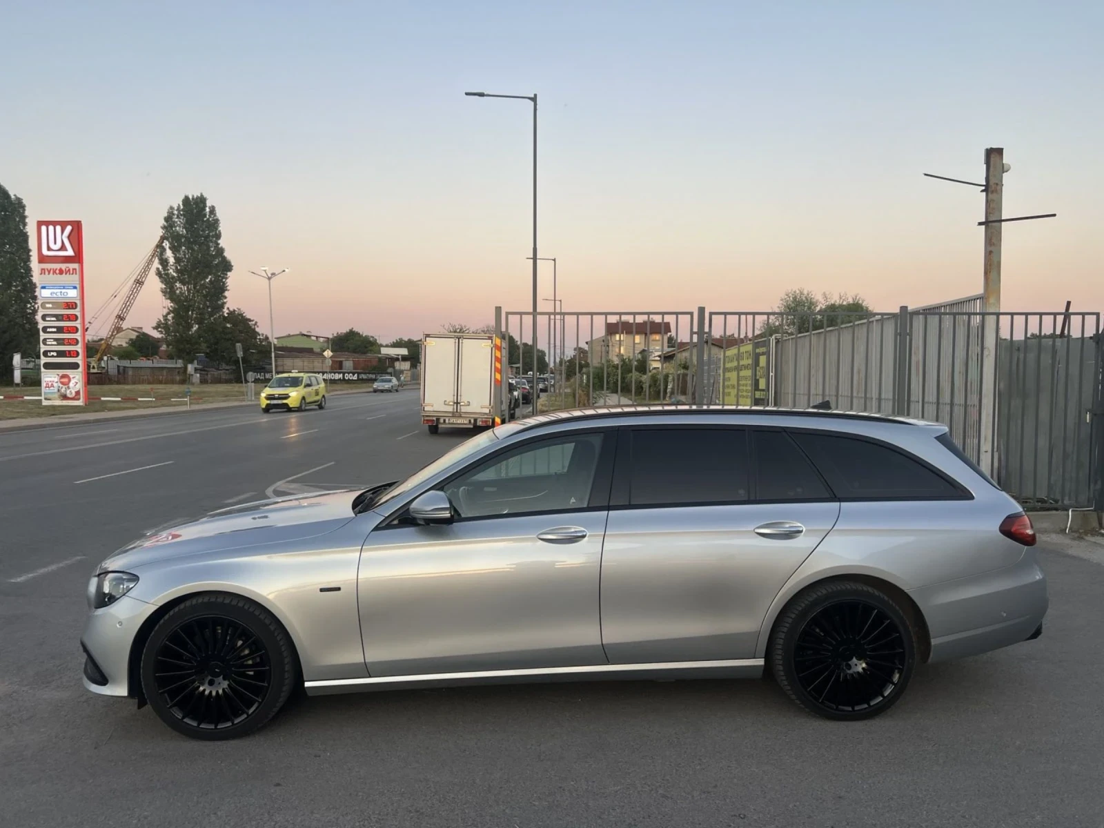 Mercedes-Benz E 300 Hybrid , снимка 3 - Автомобили и джипове - 54209592