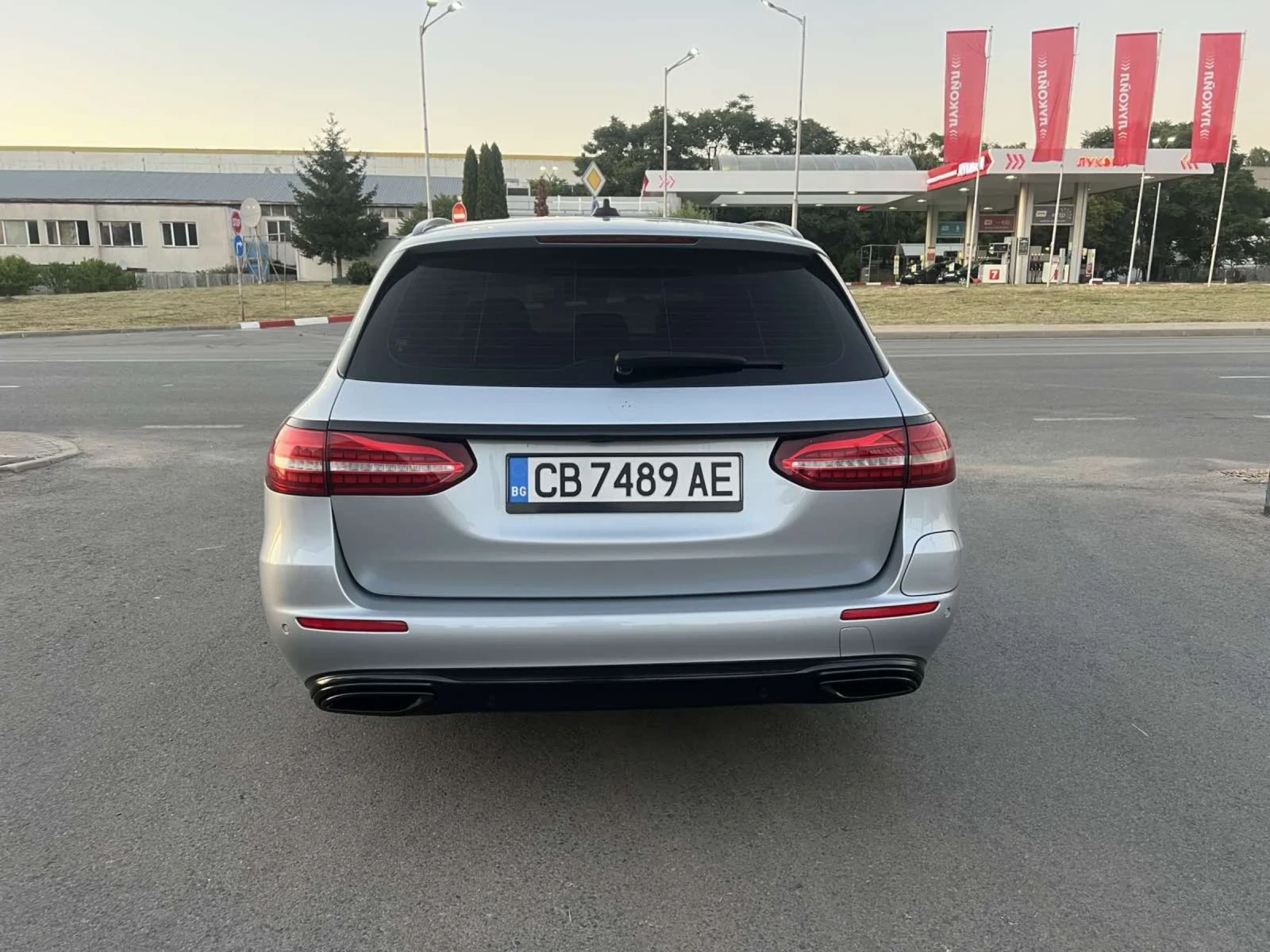 Mercedes-Benz E 300 Hybrid , снимка 7 - Автомобили и джипове - 54209592