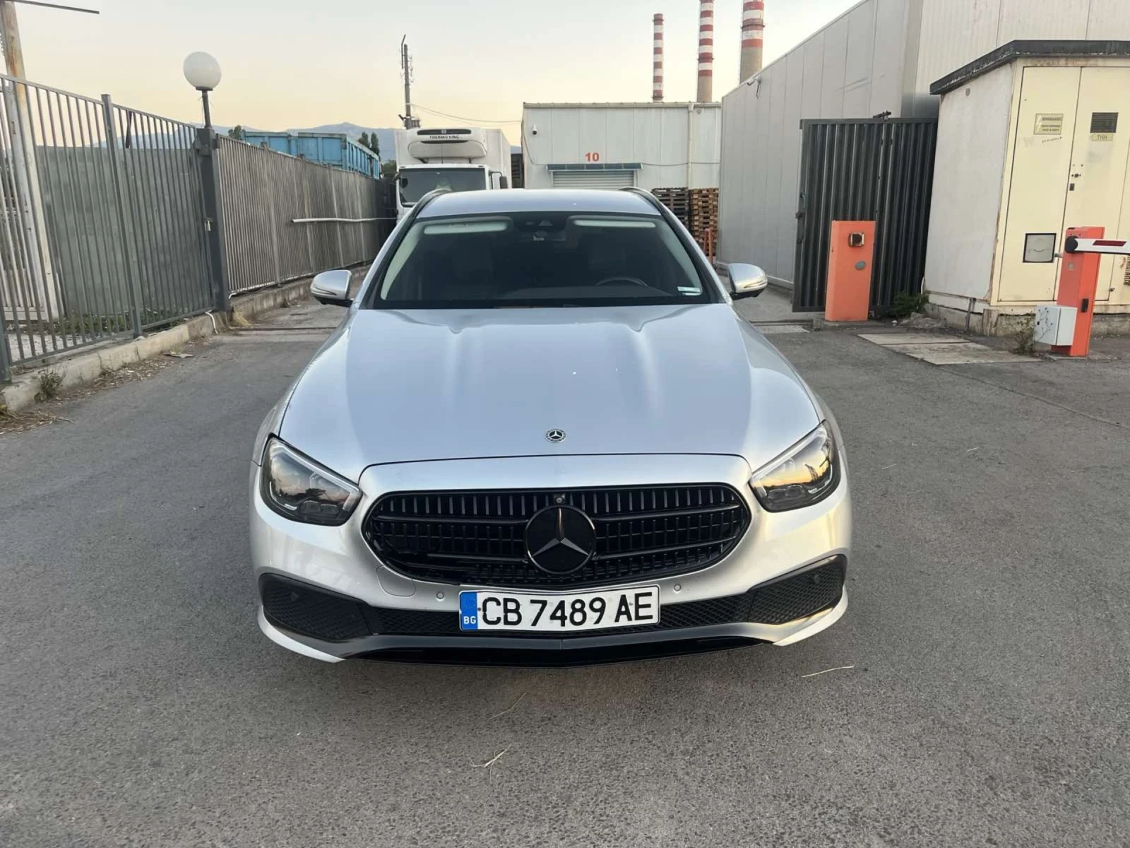 Mercedes-Benz E 300 Hybrid , снимка 4 - Автомобили и джипове - 54209592