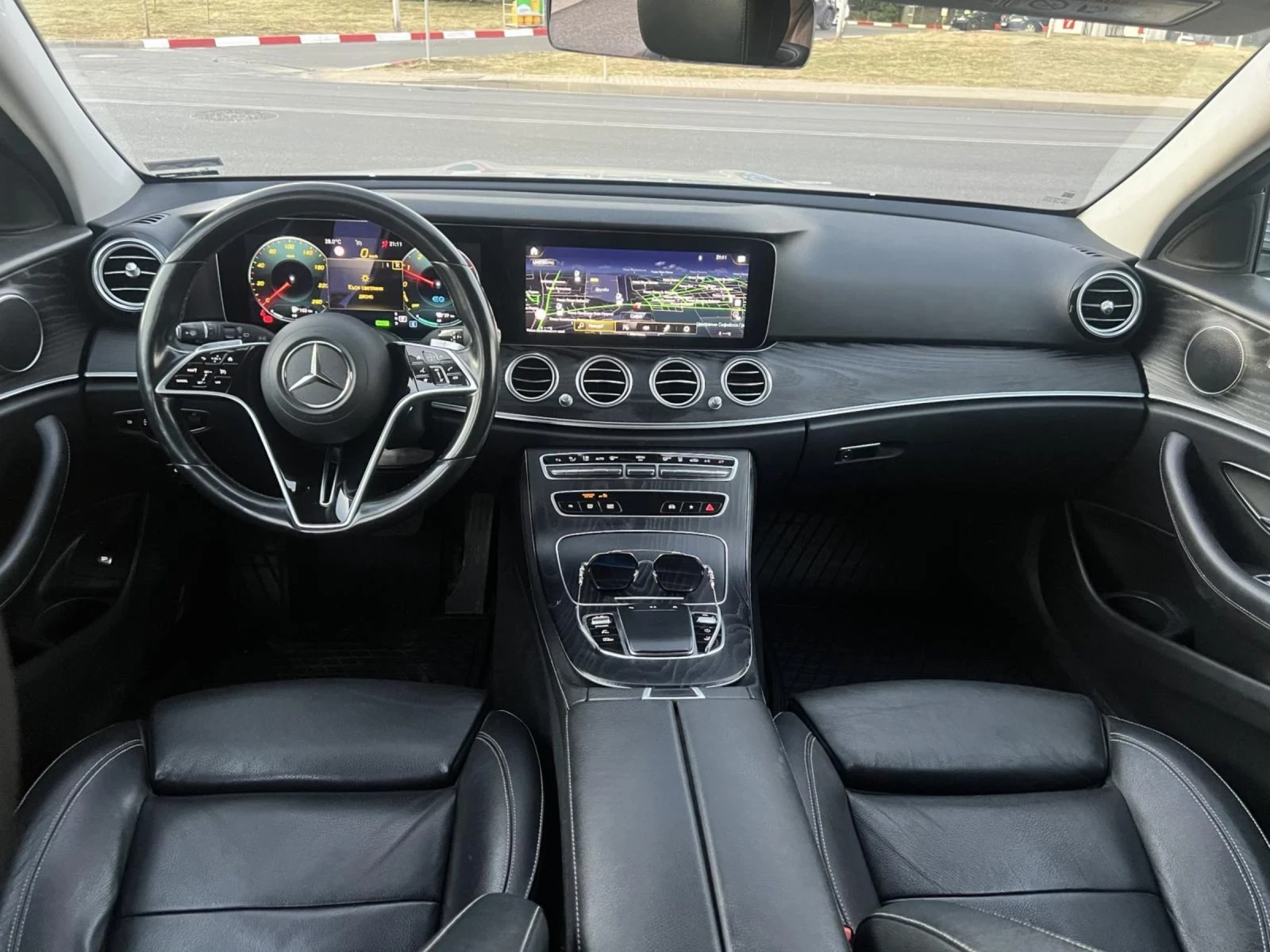 Mercedes-Benz E 300 Hybrid , снимка 12 - Автомобили и джипове - 54209592
