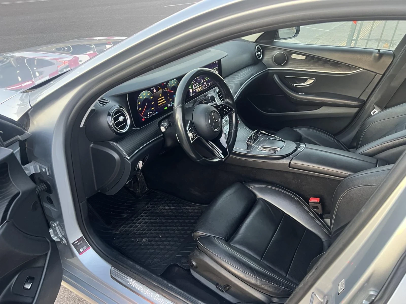 Mercedes-Benz E 300 Hybrid , снимка 9 - Автомобили и джипове - 54209592