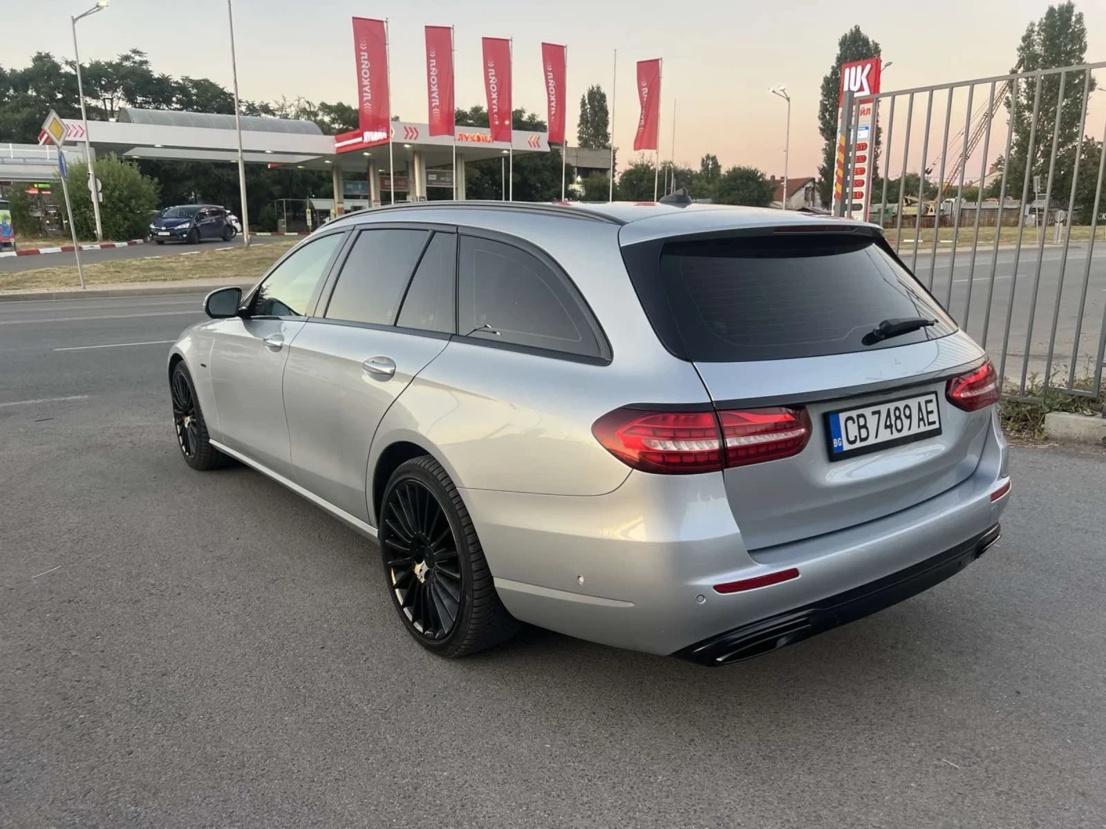 Mercedes-Benz E 300 Hybrid , снимка 8 - Автомобили и джипове - 54209592