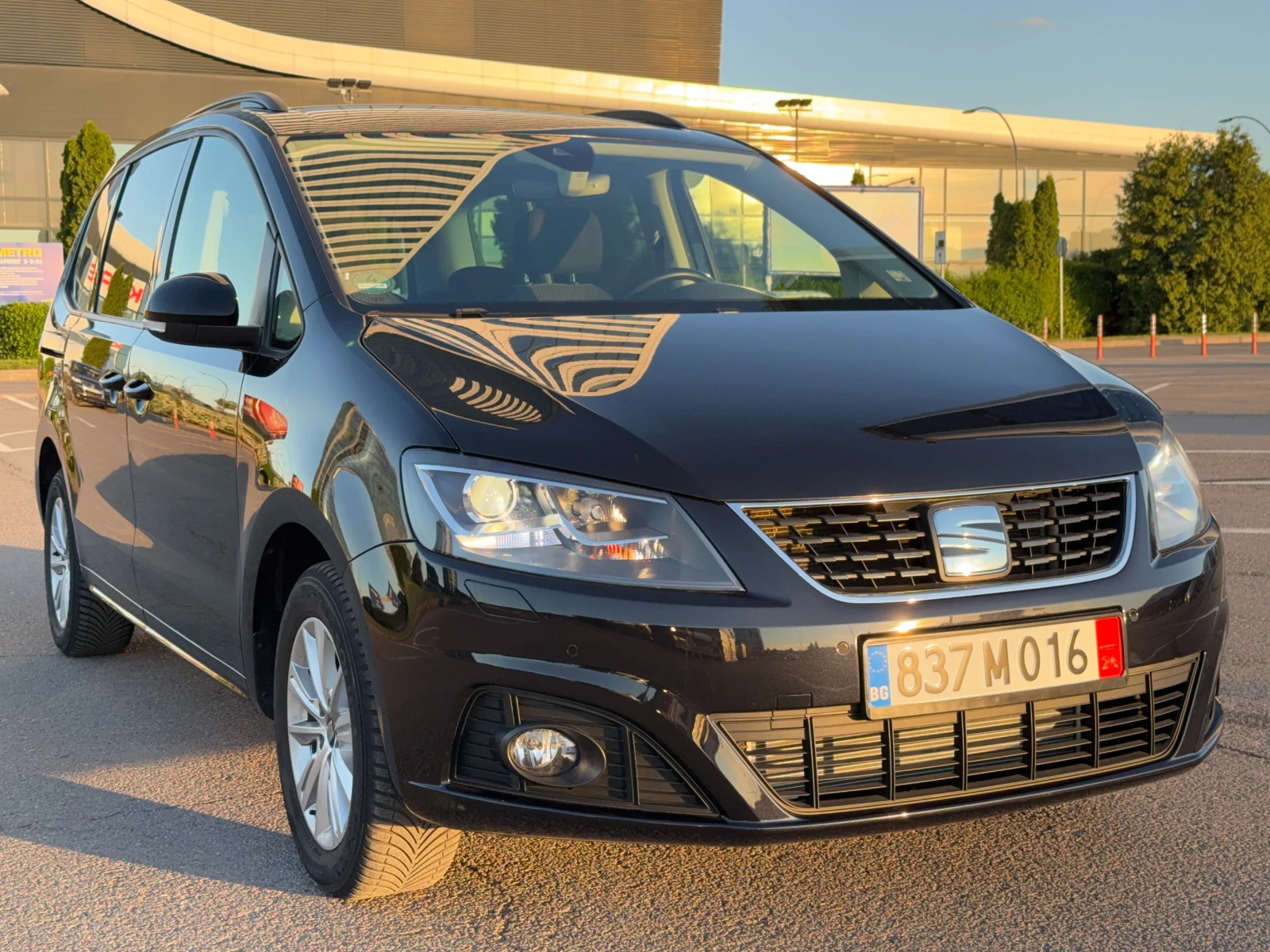 VW Sharan Bi-Xenon* 7 места* 2.0TDI* 150кс* РЪЧНА* 111 931км, снимка 2 - Автомобили и джипове - 54569681