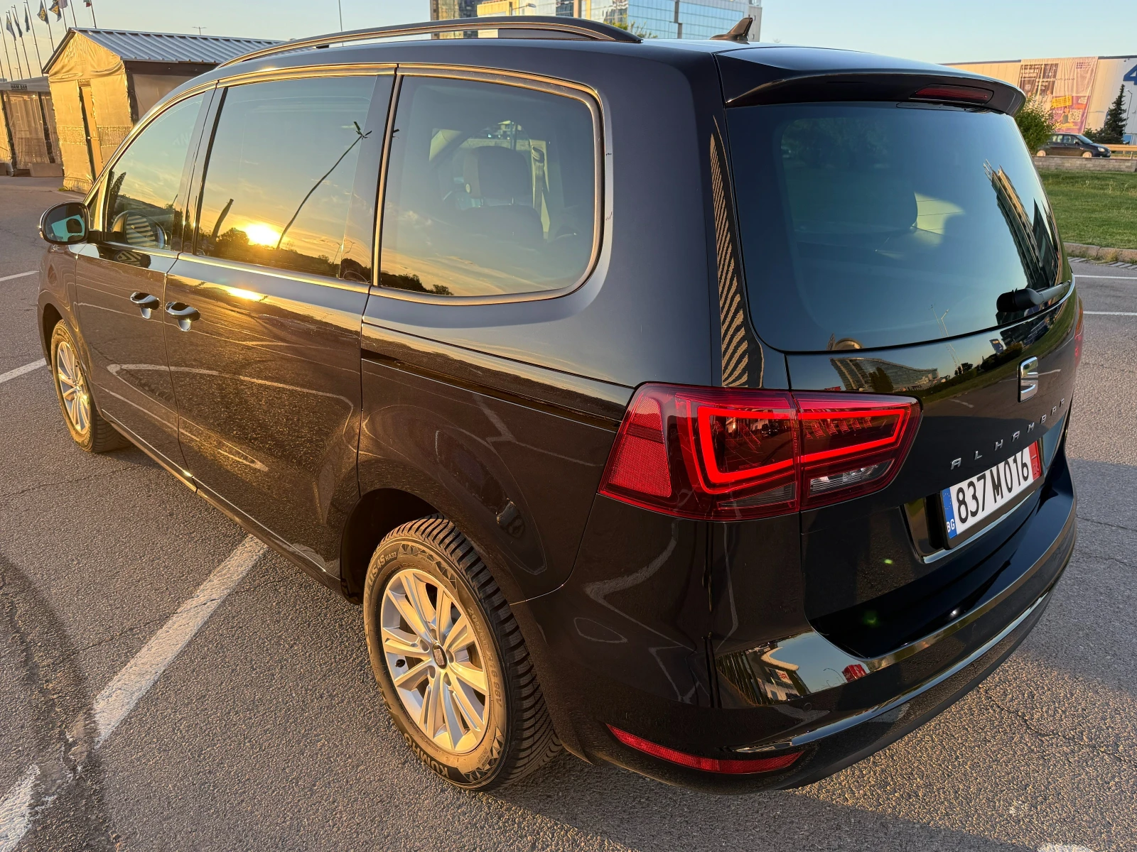 VW Sharan Bi-Xenon* 7 места* 2.0TDI* 150кс* РЪЧНА* 111 931км, снимка 5 - Автомобили и джипове - 54569681
