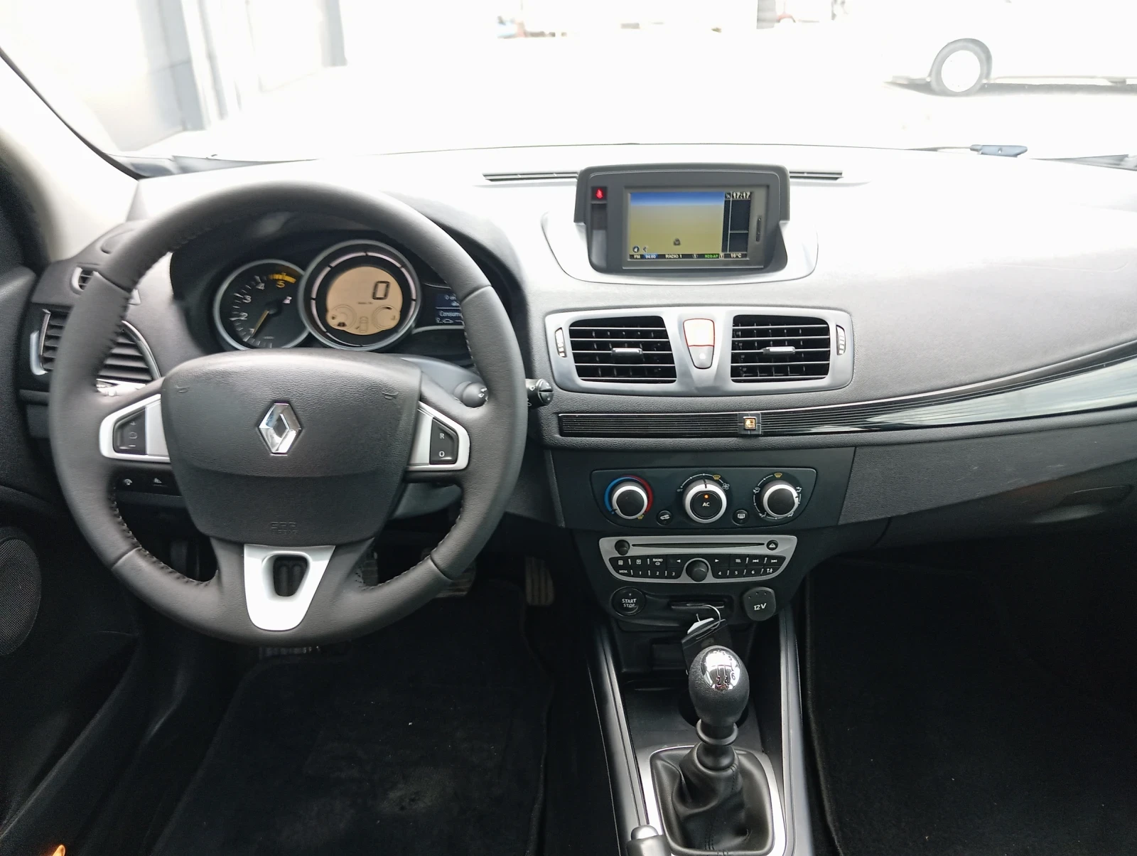 Renault Megane 1.5 dci Лизинг , снимка 11 - Автомобили и джипове - 54753752