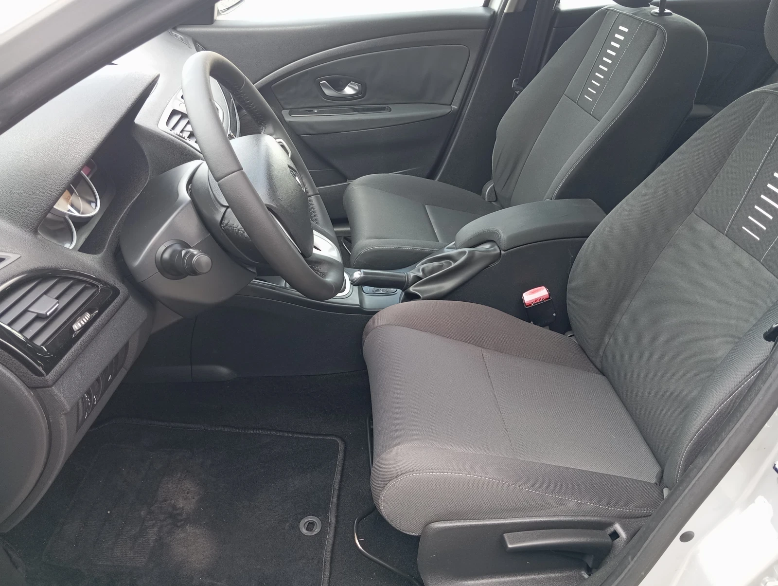 Renault Megane 1.5 dci Лизинг , снимка 7 - Автомобили и джипове - 54753752