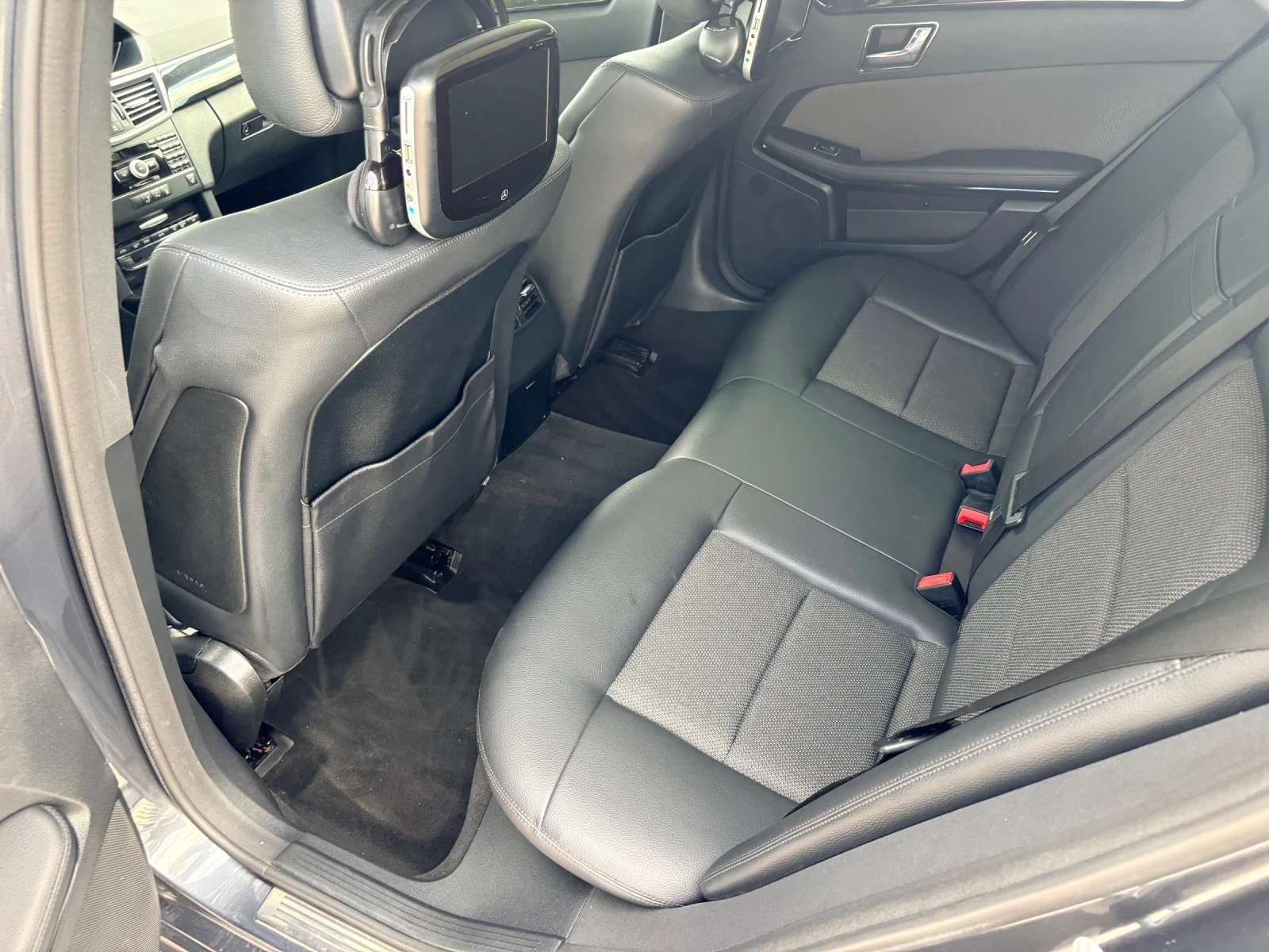 Mercedes-Benz E 350 Full Paket, снимка 16 - Автомобили и джипове - 54934762